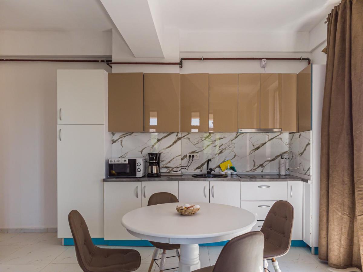 B&P Apartments Promenada Navodari Bagian luar foto