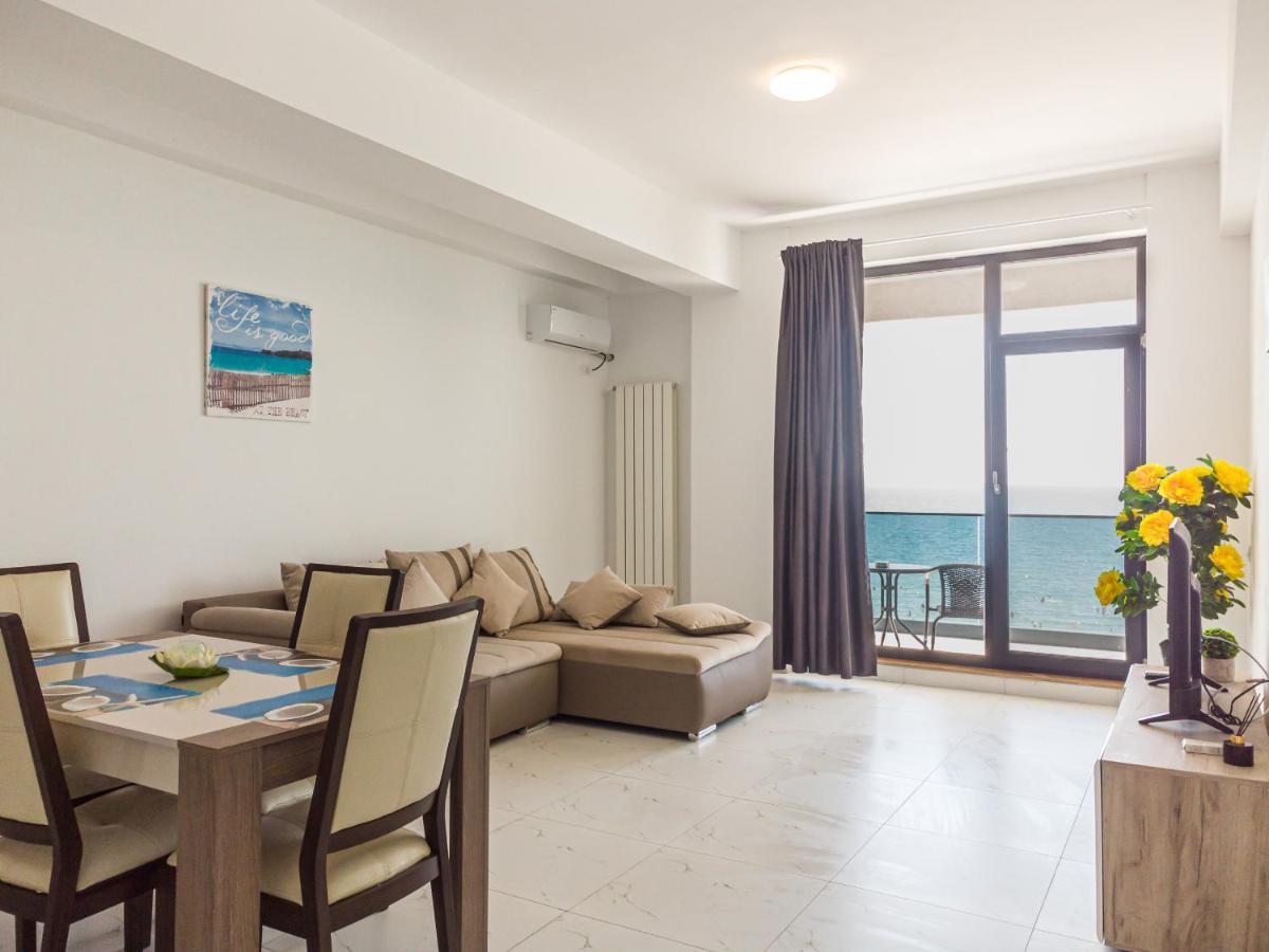 B&P Apartments Promenada Navodari Bagian luar foto