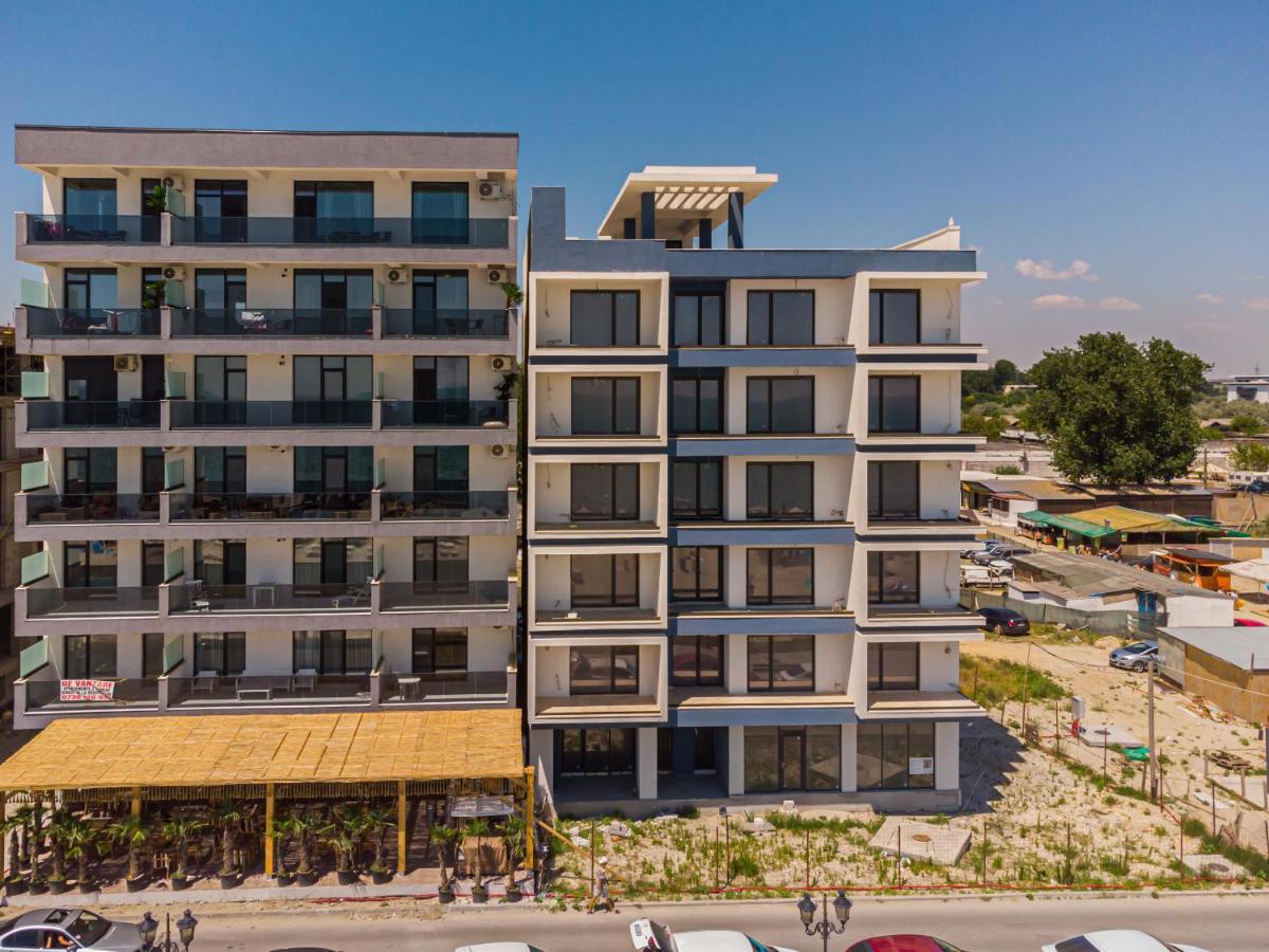 B&P Apartments Promenada Navodari Bagian luar foto