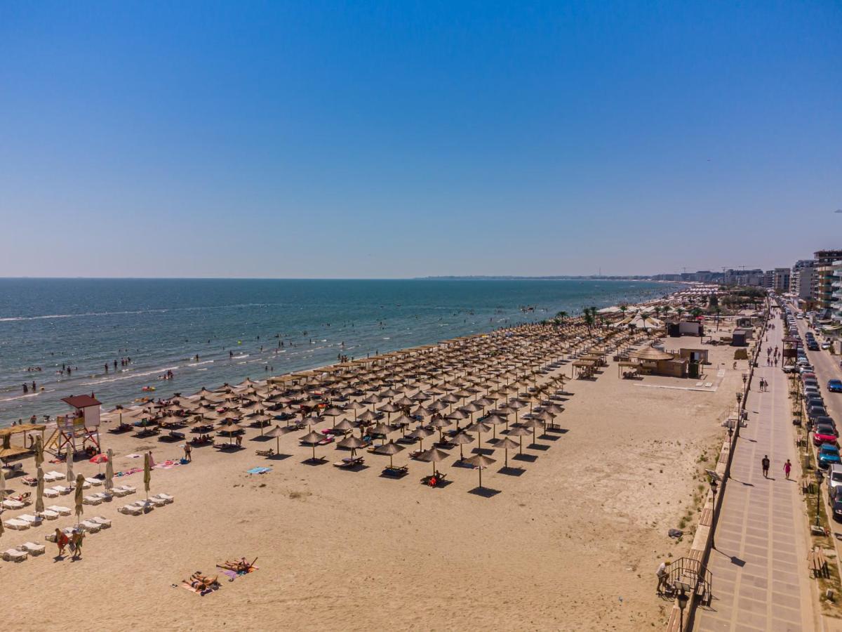 B&P Apartments Promenada Navodari Bagian luar foto