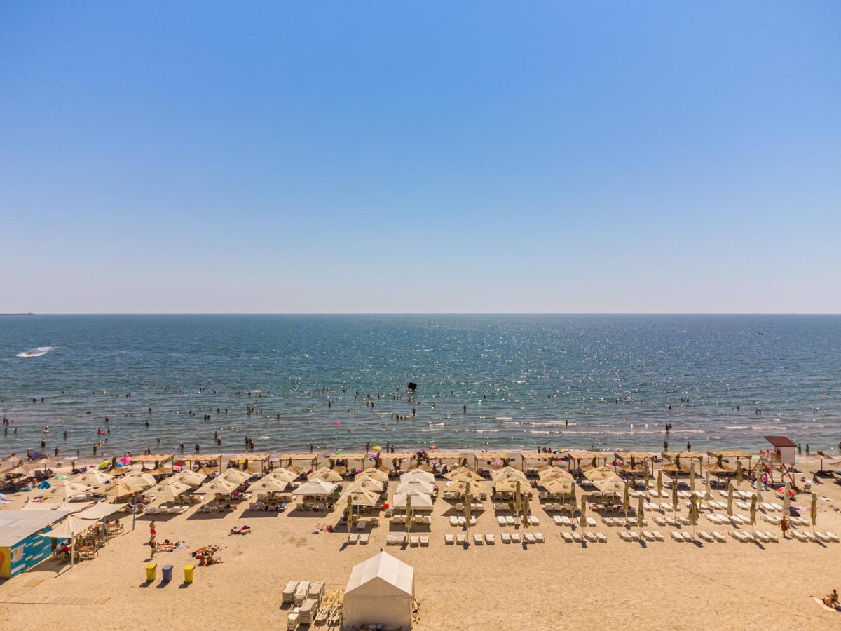 B&P Apartments Promenada Navodari Bagian luar foto