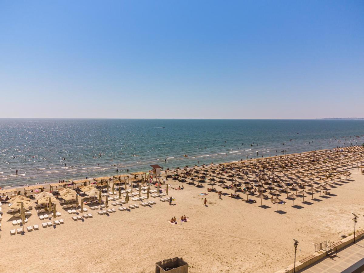 B&P Apartments Promenada Navodari Bagian luar foto