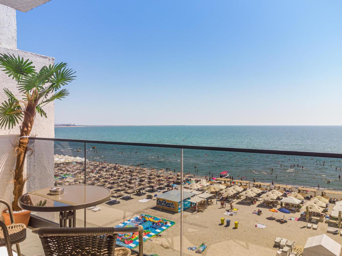 B&P Apartments Promenada Navodari Bagian luar foto