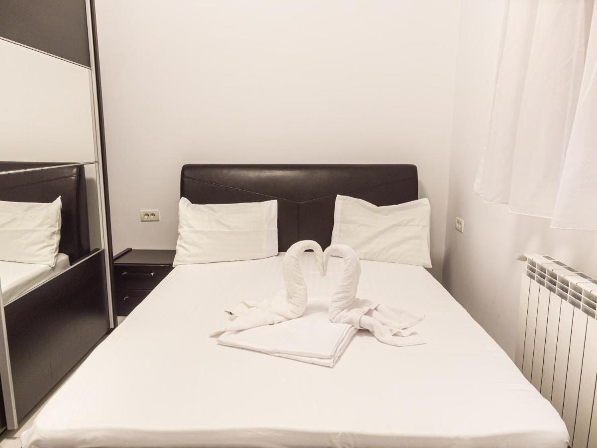 B&P Apartments Promenada Navodari Bagian luar foto